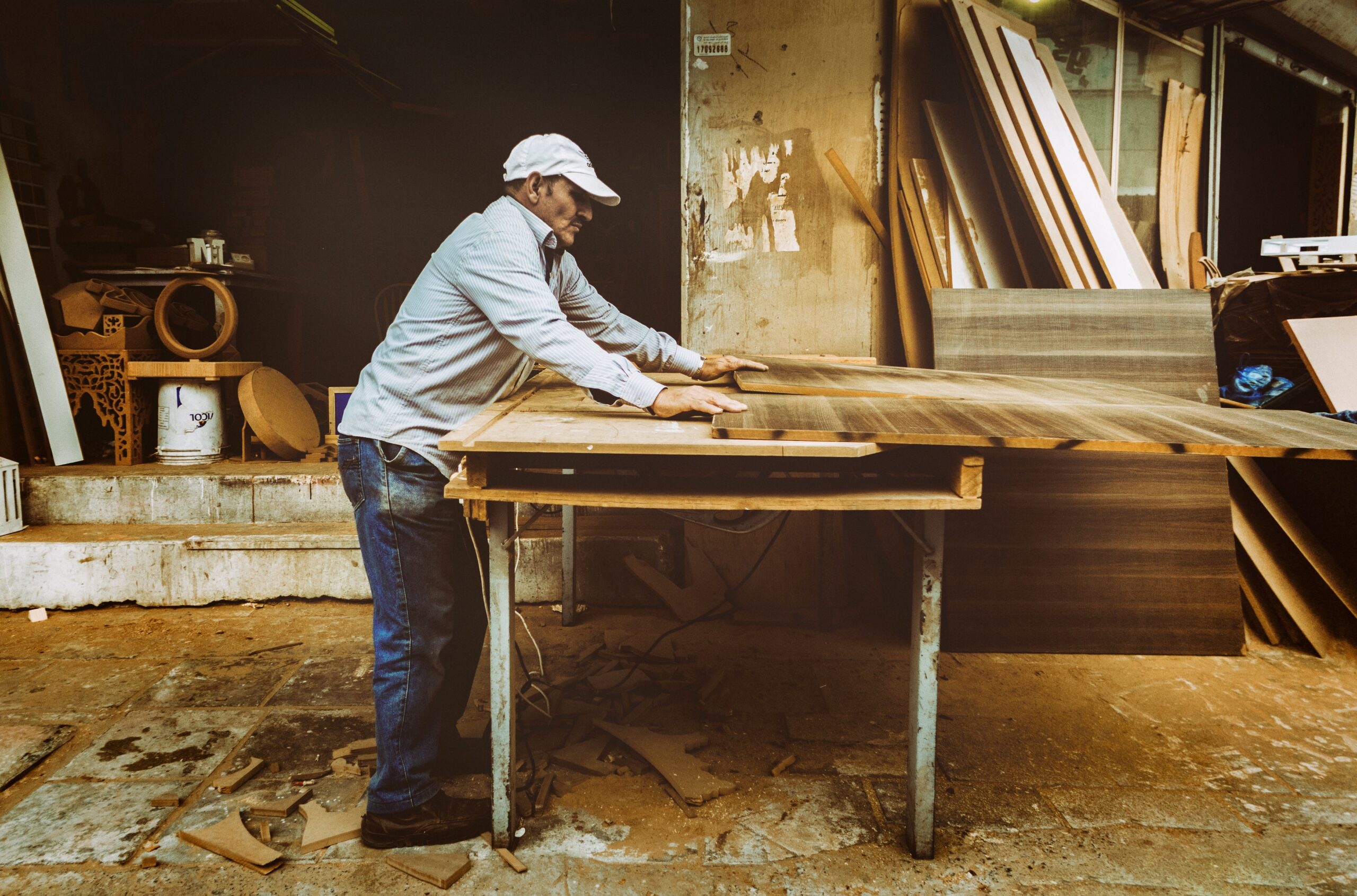  Afacere cu lemn, de la exploatare responsabilă, la construcții sau fabricarea de mobilă 